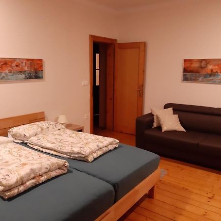 Triglav Apartment House Kranj Buitenkant foto