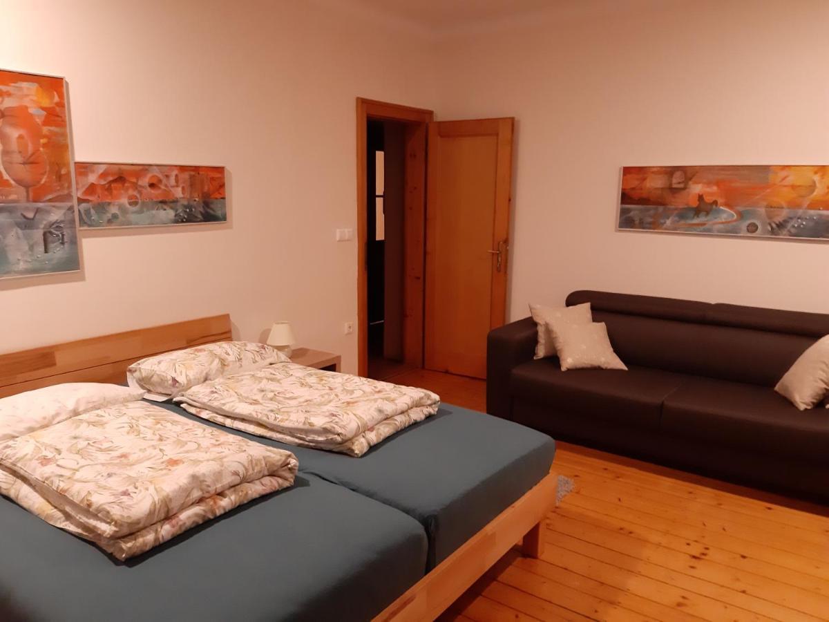 Triglav Apartment House Kranj Buitenkant foto